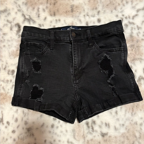 Hollister Pants - Black distressed Hollister High Rise 3” (size 3, w26)